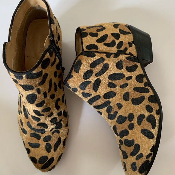 Shoes - 🌟🌟HOST PICK🌟🌟 EXPRESSION Leopard Print Booties